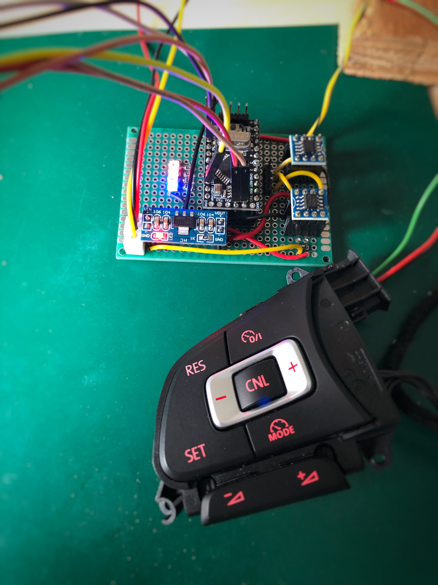 Arduino emuluje BCM – testy na stole z analizatorem logicznym